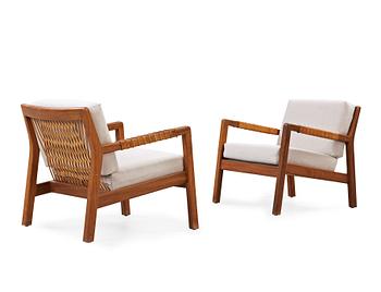 91. A pair of Carl Gustaf Hiort af Ornäs walnut armchairs, Finland 1950's.