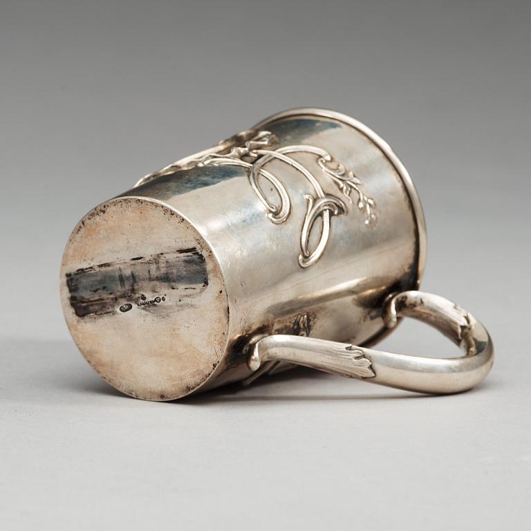 MUGG, av FABERGÉ, Moskva 1899-1908. Hovleverantörsmärke och ristad inventariemärkning 19517.