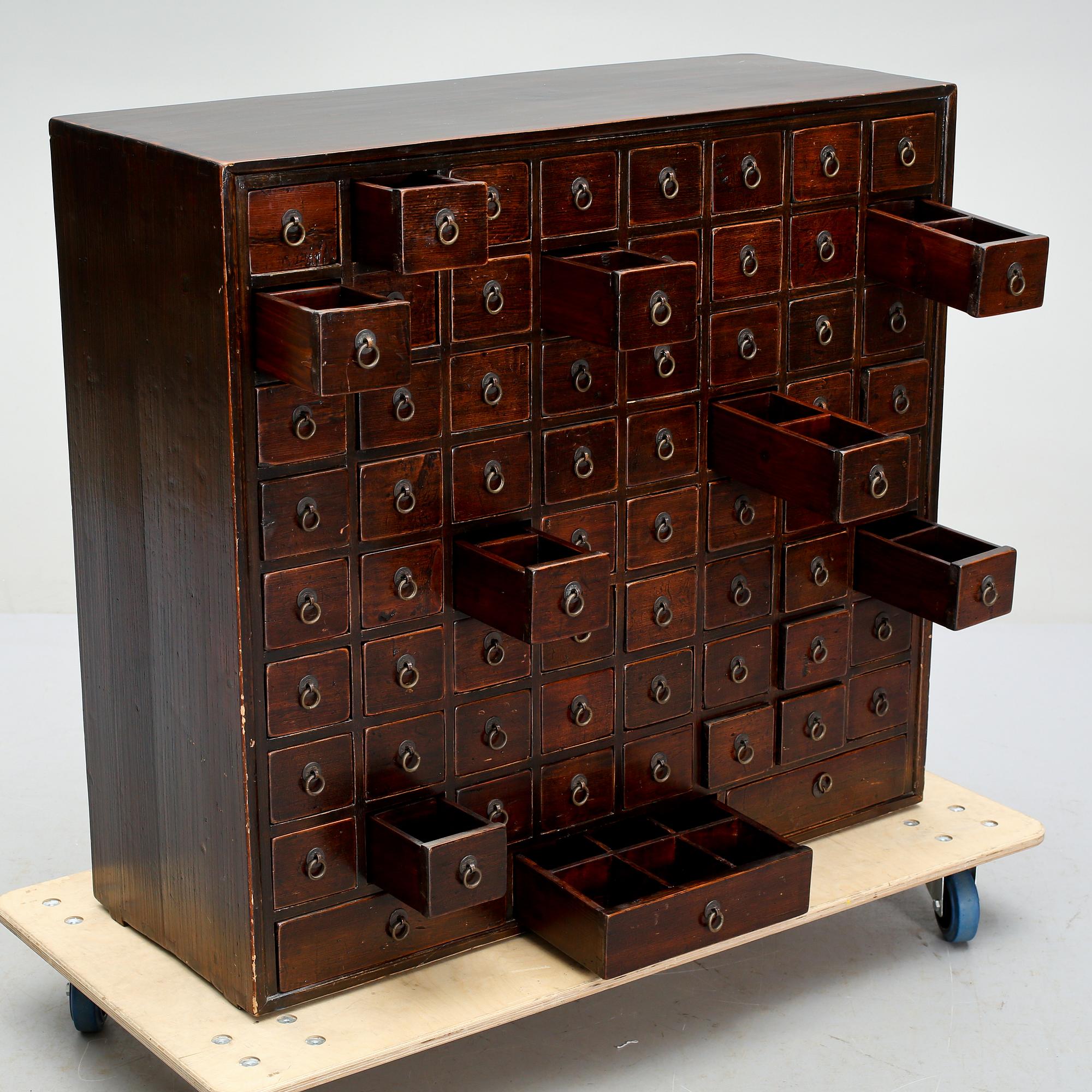 KABINETTSKÅP, 1900-tal.