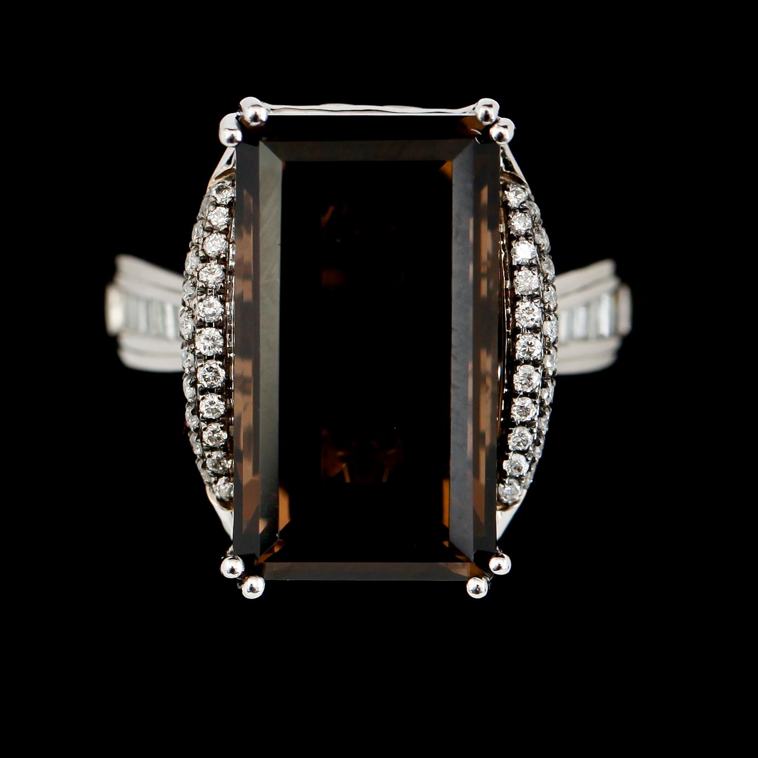 RING, 14K vitguld, röktopas samt diamanter.