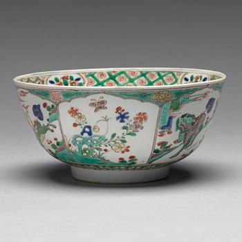 A famille verte bowl, Qing dynasty, Kangxi (1662-1722).