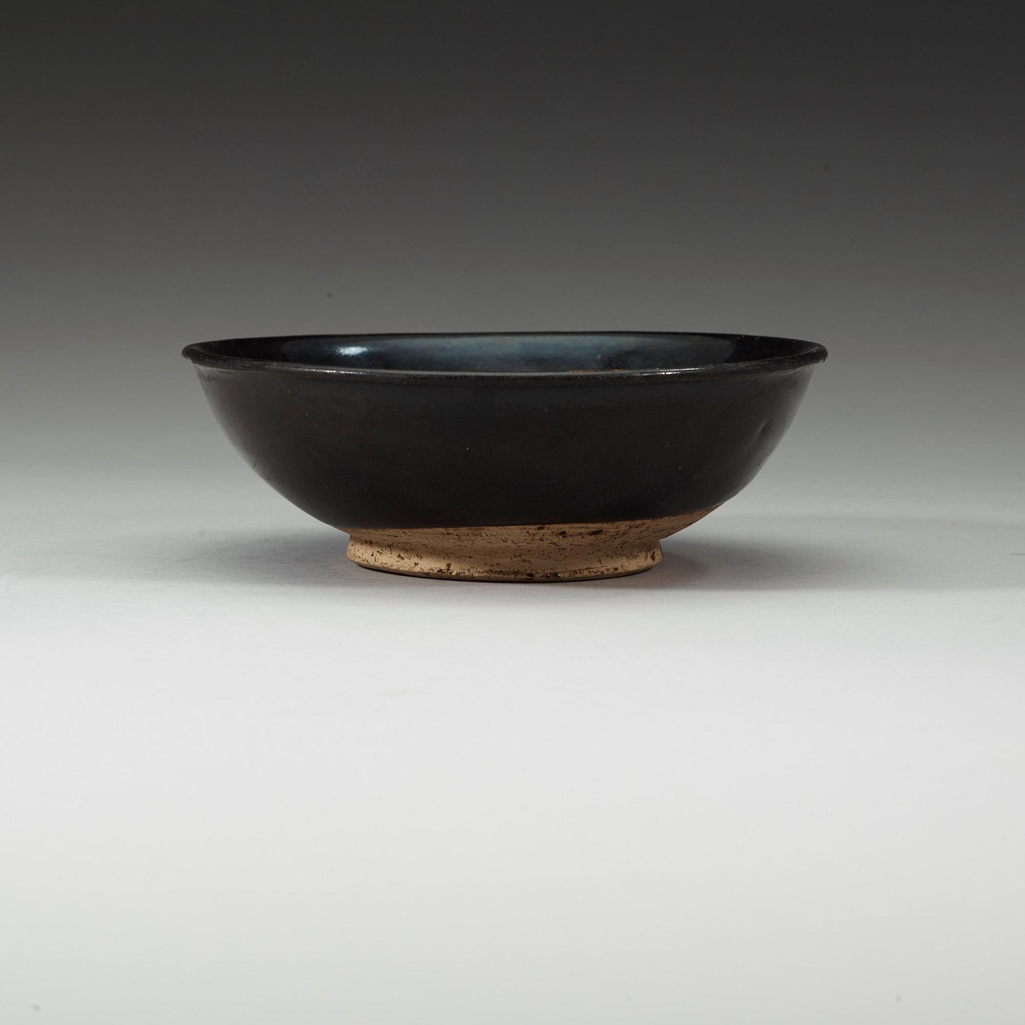 SKÅL, keramik. "Henan-ware", Songdynastin (960-279).
