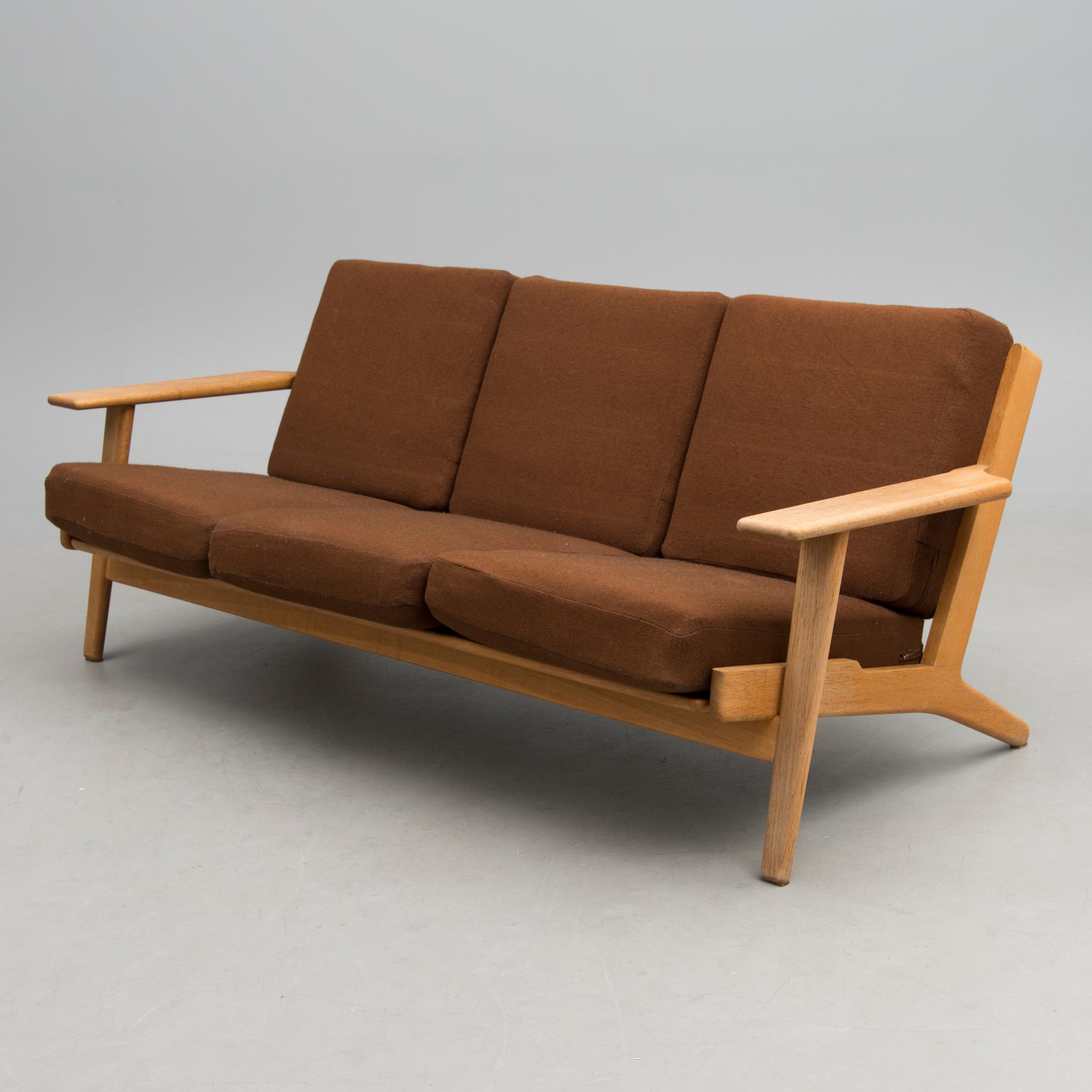 HANS J WEGNER, sohva, malli GE 290, Getama Gedsted, Tanska 1900-luvun puoliväli.