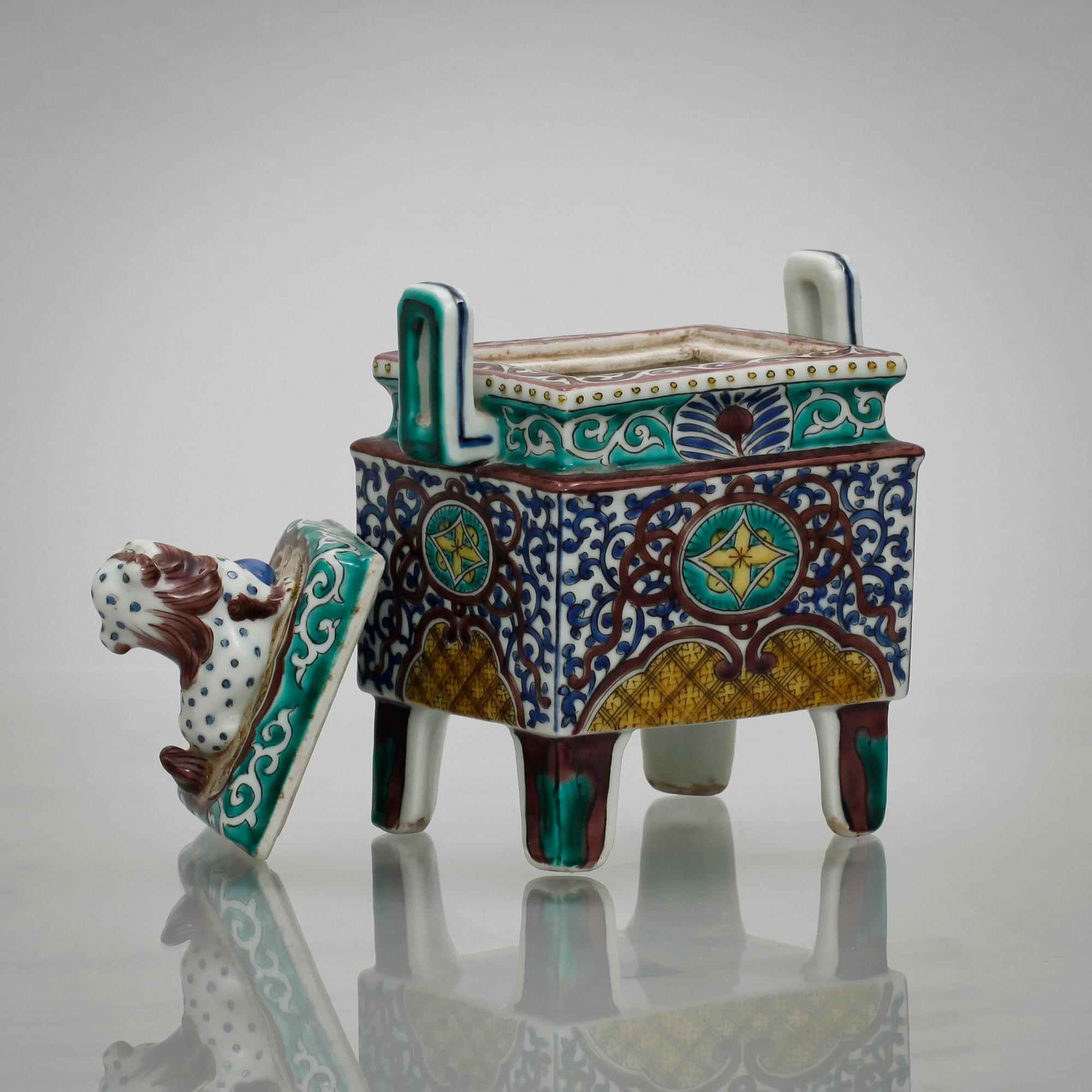 RÖKELSEKAR, porslin, Japan, 1900-talets början.