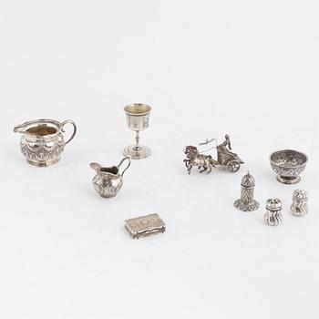 Nine pieces of silver, mostly english, including Holland, Son & Slater (John Aldwinckle & James Slater), London, 1882.