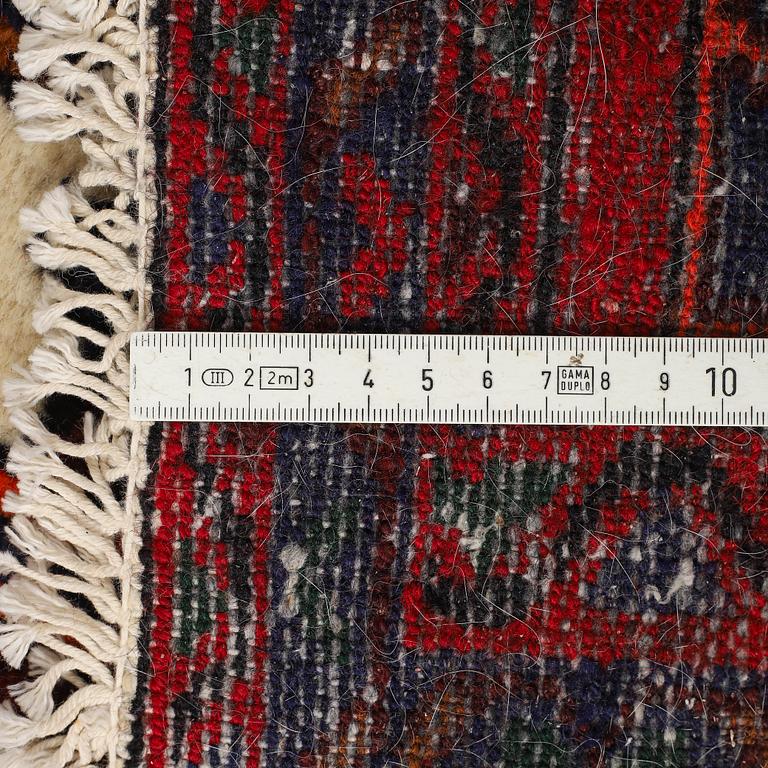 Matto, Hamadan, ca 155 x 109-111,5 cm.