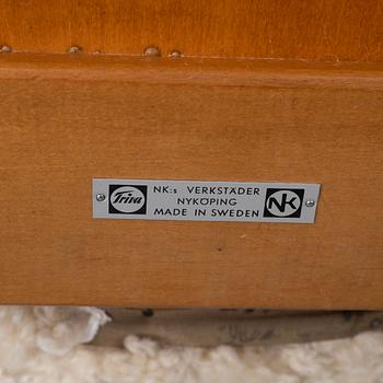 Bengt Ruda, karmstol, modell "562-026", med fotpall, ur "Triva-serien", Nordiska Kompaniet.