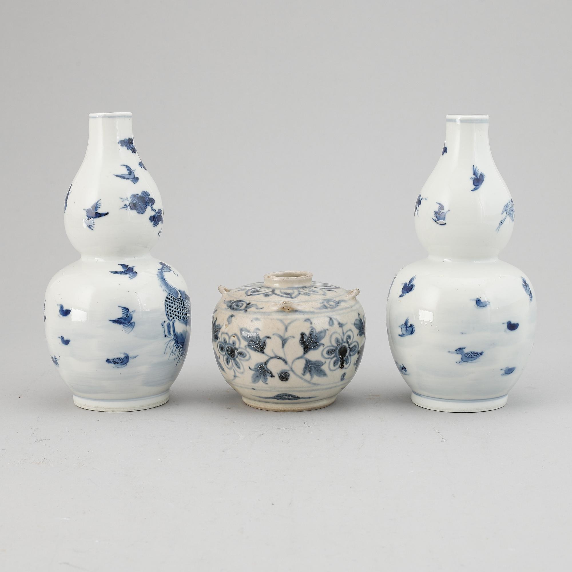 A pair of blue and white 'double gourd' vases, Qing dynasty, late 19th century, and a ceramic jar, south east asian.