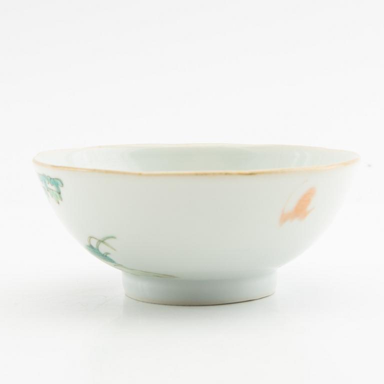 A small Chinese bowl, late Qing dynasty/early 20th century.