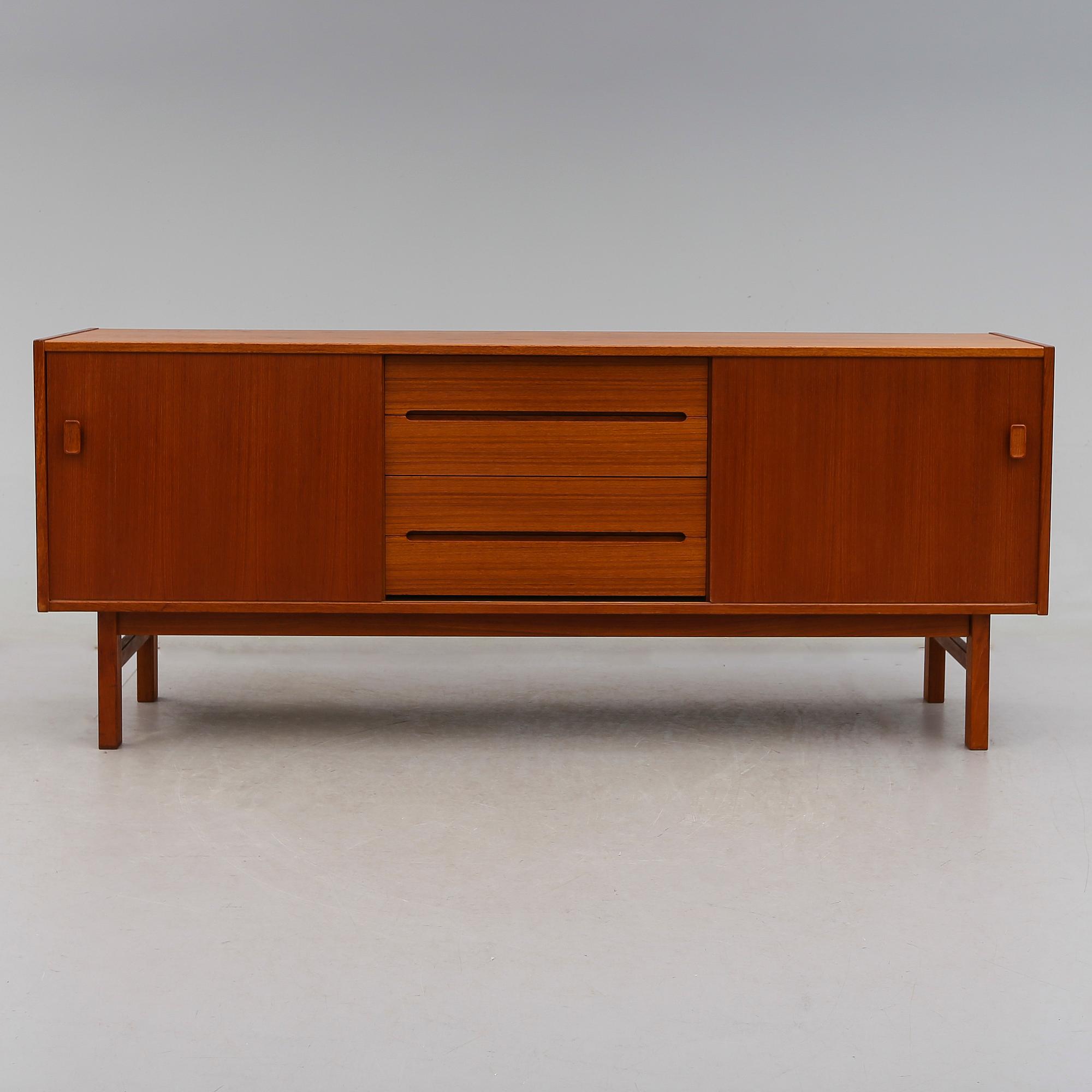 SIDEBOARD, "Arild", Nils Jonsson, Troeds, Bjärnum, 1900-talets andra hälft.