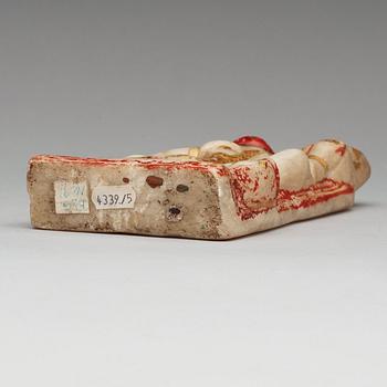 HANUMAN, delvis bemålad och förgylld alabaster. Indien, 1800-tal.