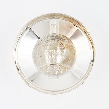 Årsskålar/årstallrikar, 8 st, silver, GEWE, Malmö. 1975-81.