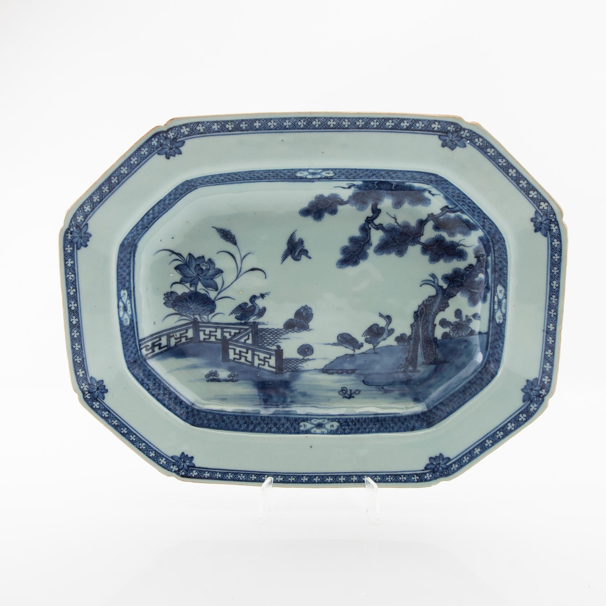 Terrine dish China Qianlong (1736-95) porcelain.