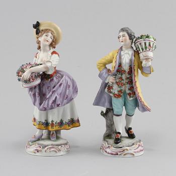 FIGURINER, 2 st, porslin, omkring 1900-talets mitt.