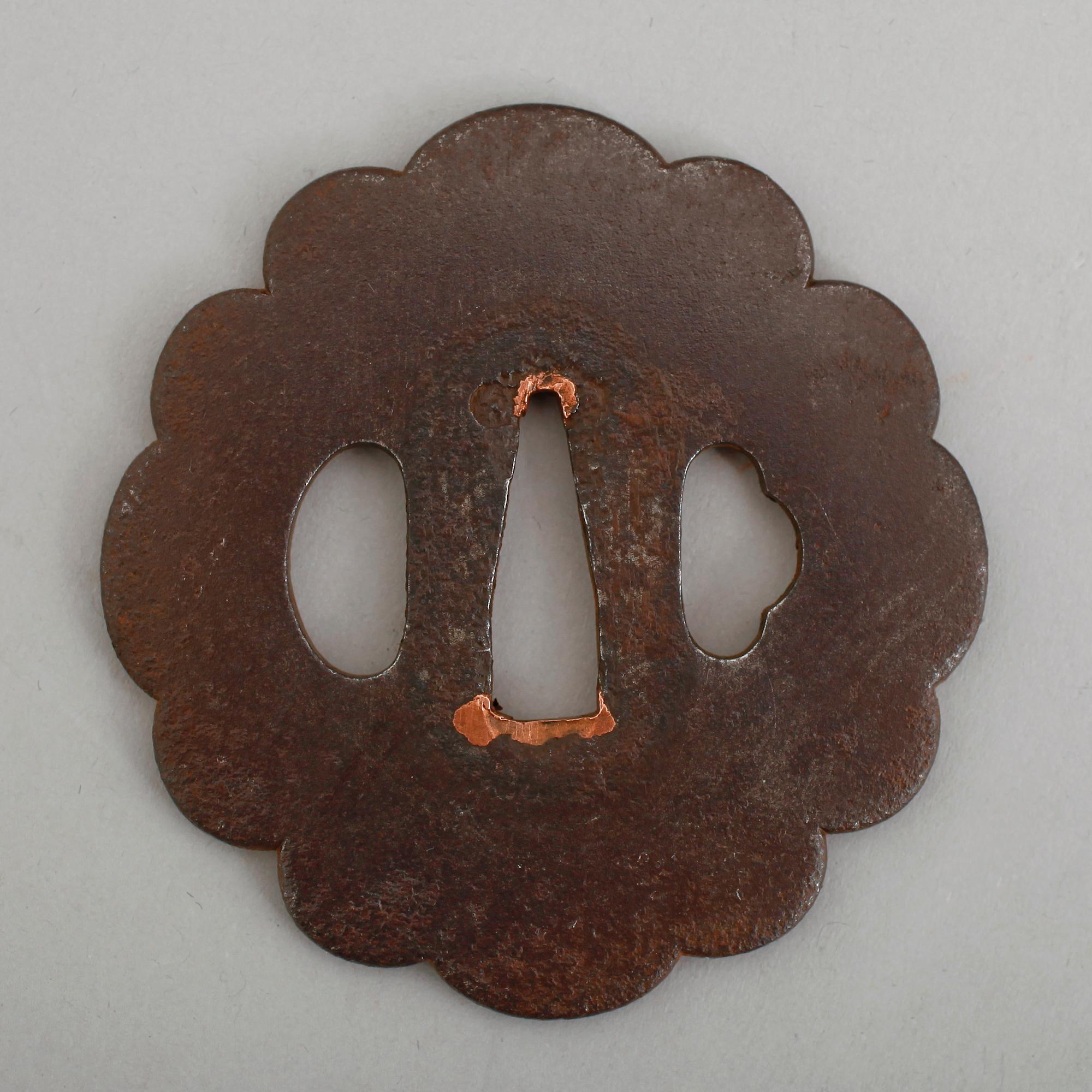 TSUBA, 3 st, järn, Japan, 1600-/1700-tal respektive 1700-/1800-tal.