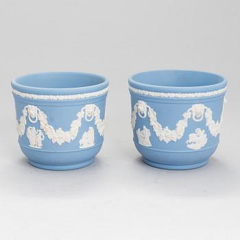 WEDGWOOD, Jasperware, 30 delar, England 1900-talets andra hälft.