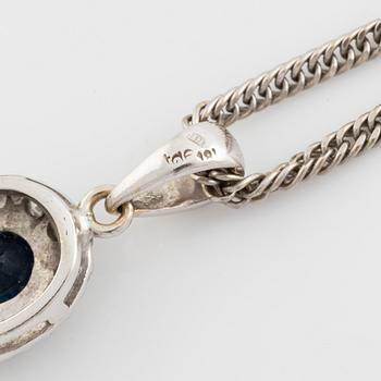 Hänge med safir och briljantslipade diamanter, med kedja.