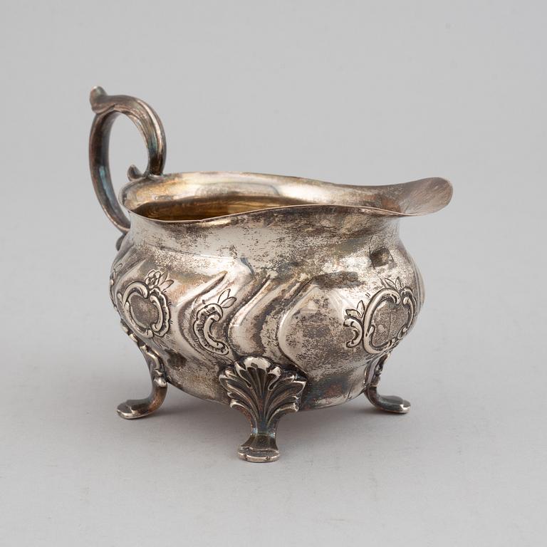 Cg Hallberg, a Rococo style three piece silver service, Stockholm 1951,