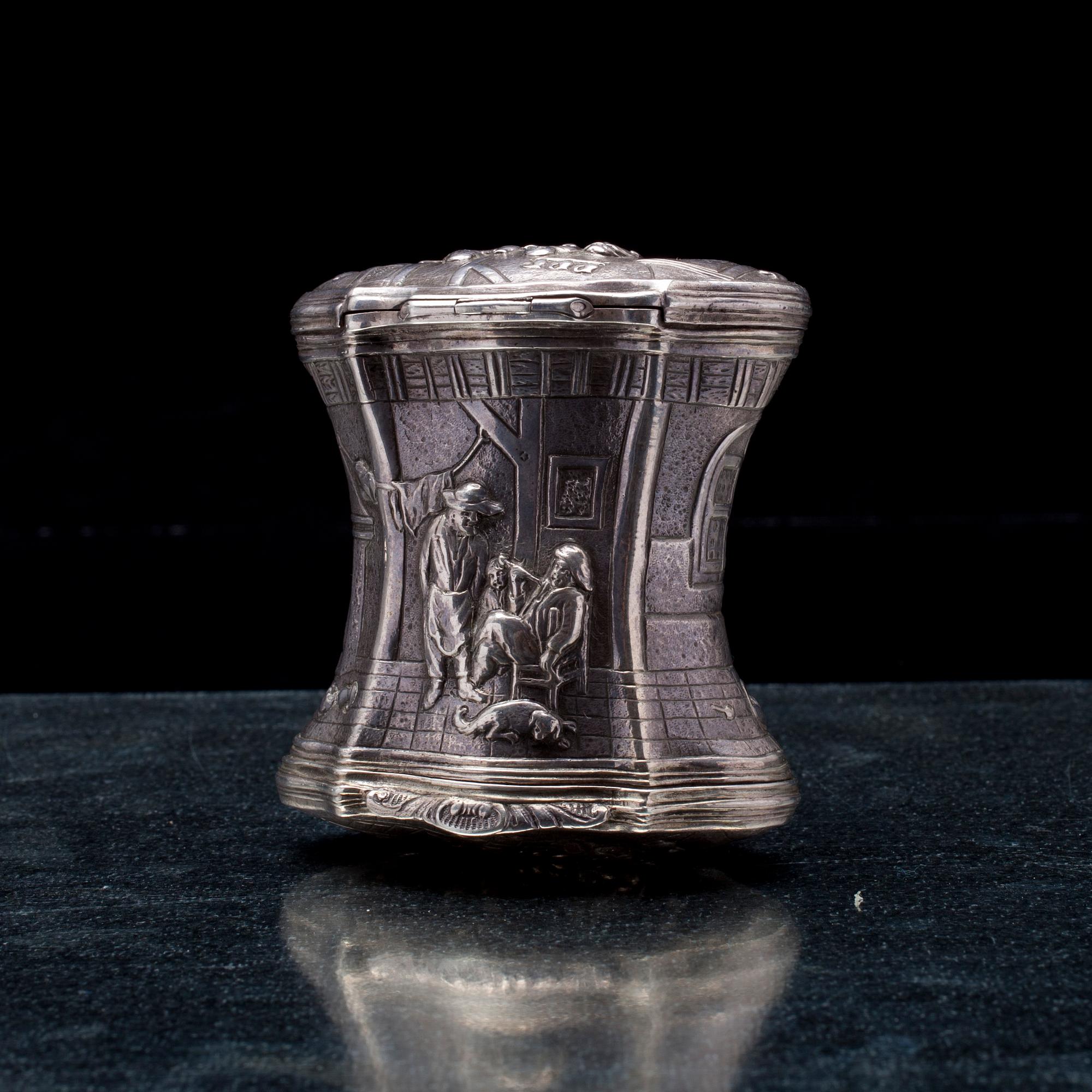 DUBBELSNUSDOSA, silver, oidentifierade stämplar, Mellaneuropa, 1800-tal. Vikt ca 121 g.