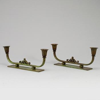 KANDELABRAR, ett par, patinerad brons, Lyfa, Danmark.