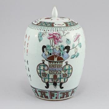 LOCKURNA, porslin, Kina, 1900-tal.