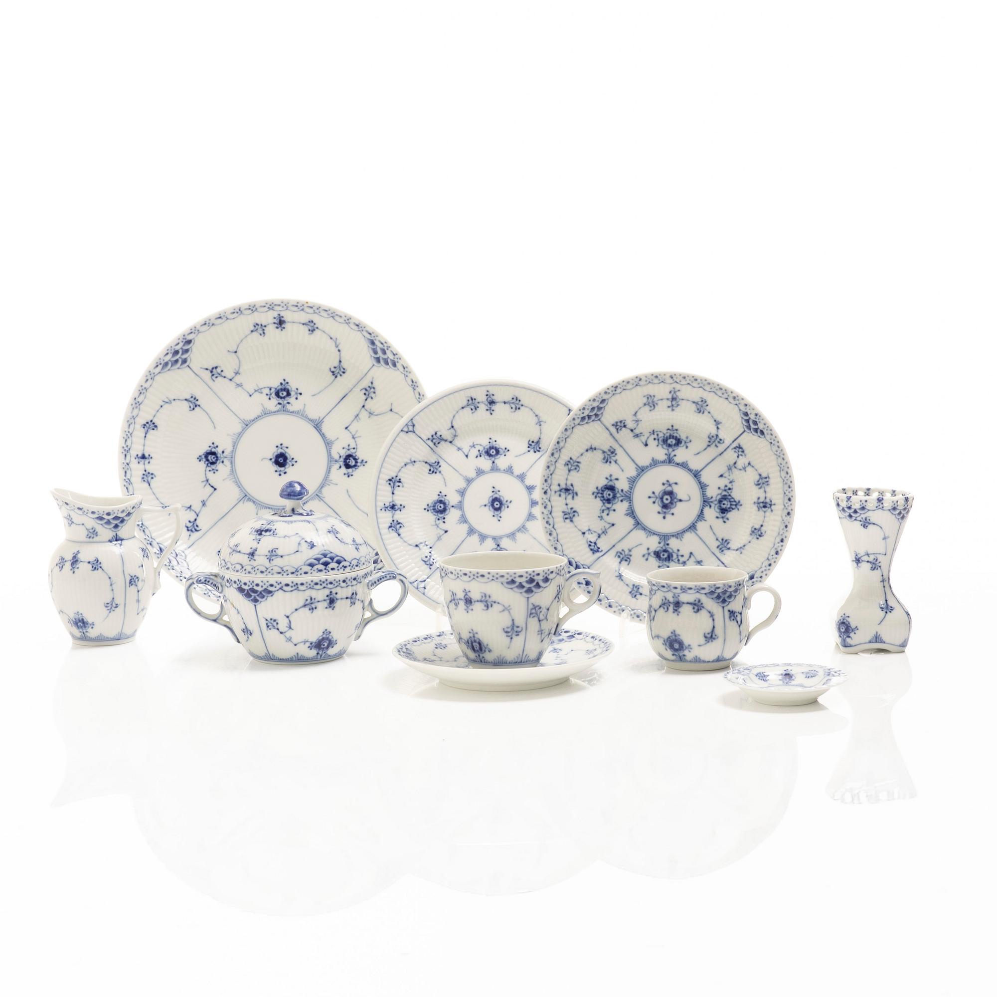 Royal Copenhagen, servis, 37 delar, "Musselmalet Halvblonde".