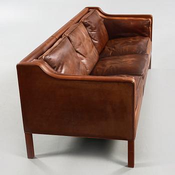 A sofa with model number 2213, designed by Borge Mogensen for Fredricia Stolefabrik.