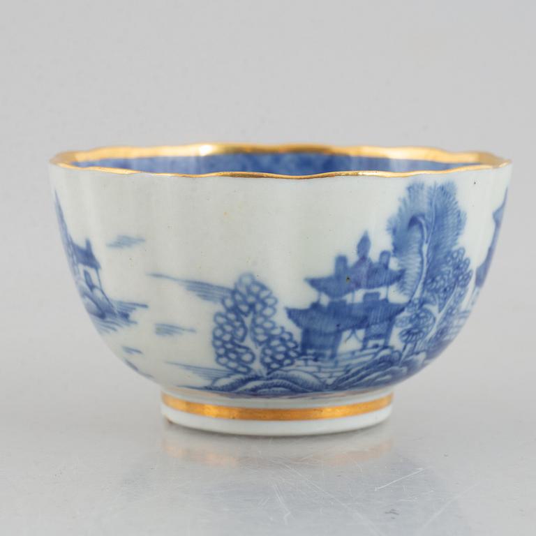 A set of twelve blue and white export porcelain cups, China, Qingdynaty, around 1800.