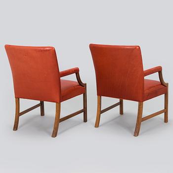 Ole Wanscher, karmstolar, ett par, snickarmästare AJ Iversen, Danmark 1900-talets mitt.