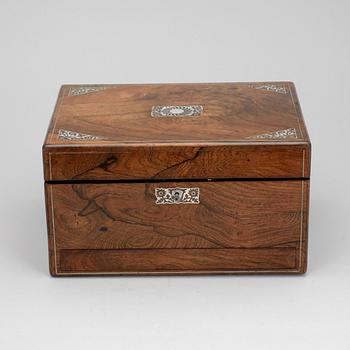 TOILETTESCHATULL, 1800-talets andra hälft/slut.
