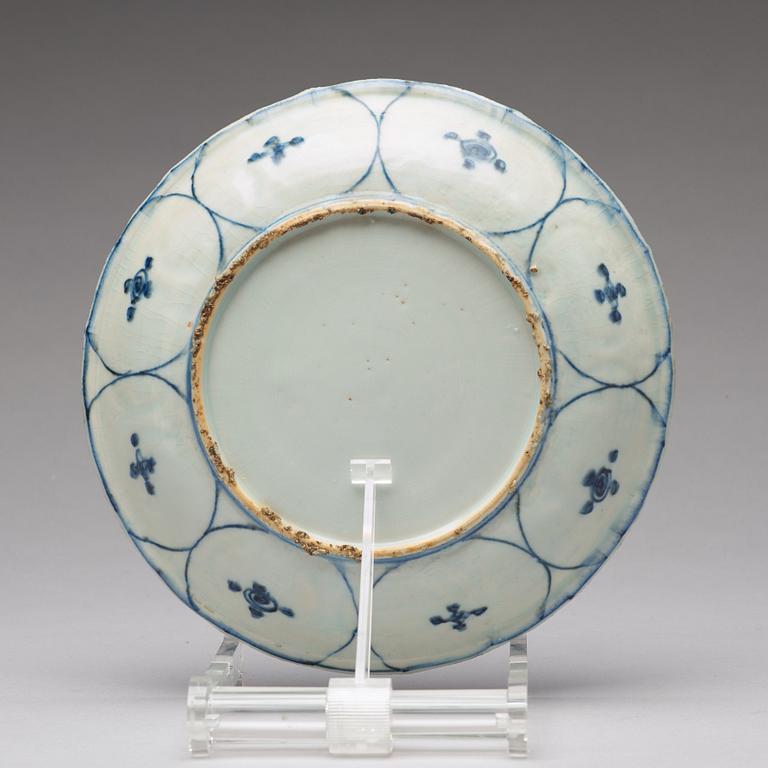 A set of three blue and white dishes, Ming dynasty, Wanli (1572-1620).