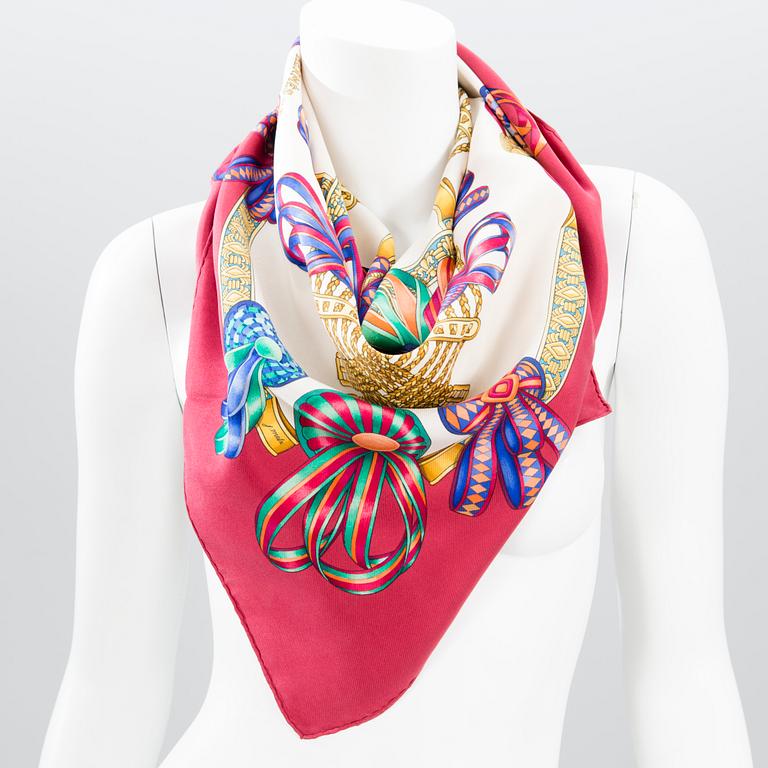 HERMÈS, TVÅ SIDENSCARFAR.