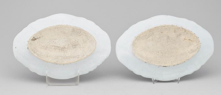 STEKFAT, ett par, porslin, Qianlong, Kina 1700-tal.