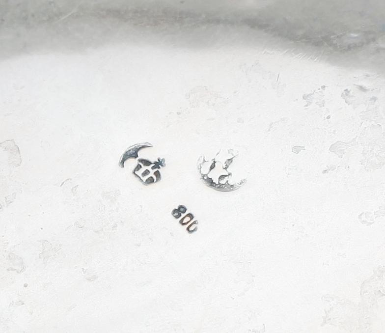 SKÅL, rokokostil, otydliga stämplar, omkring år 1900. Vikt ca 235 gram.