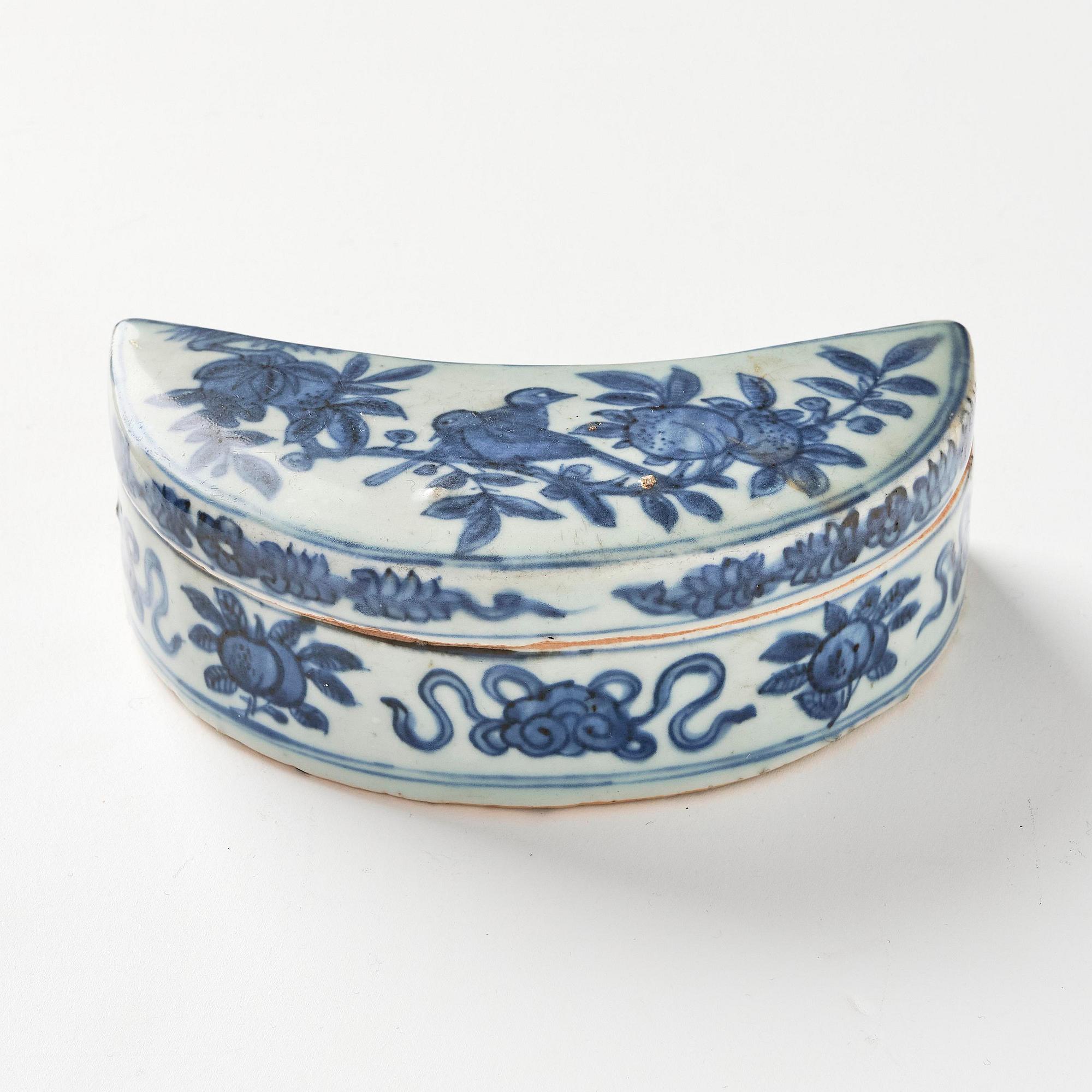 A blue and white moon shaped box with cover, Ming dynasty, Wanli (1572-1620).