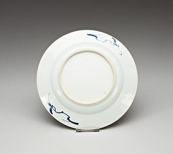 A set of 17 large blue and white dinner plates, Qing dynasti, first half of 18th Century.