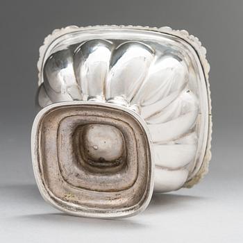 A parcel-gilt silver bonbonniere, maker's mark of Samuel Eberlein, Saint Petersburg, Russia 1825.