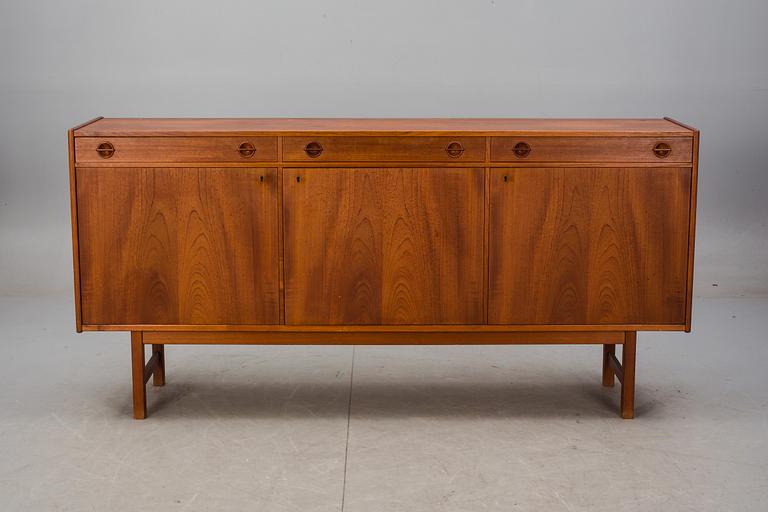 SIDEBOARD, Ulferts. Tibro. 1900-talets andra hälft.