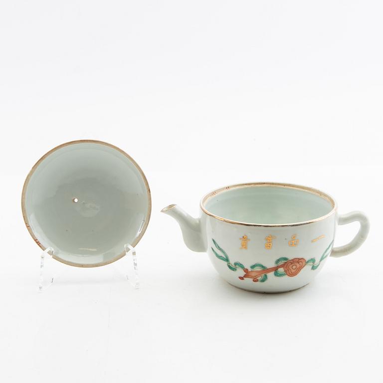 A set of three differently decorated tea pots with covers, Qing dynasty, 18century and 20th century.