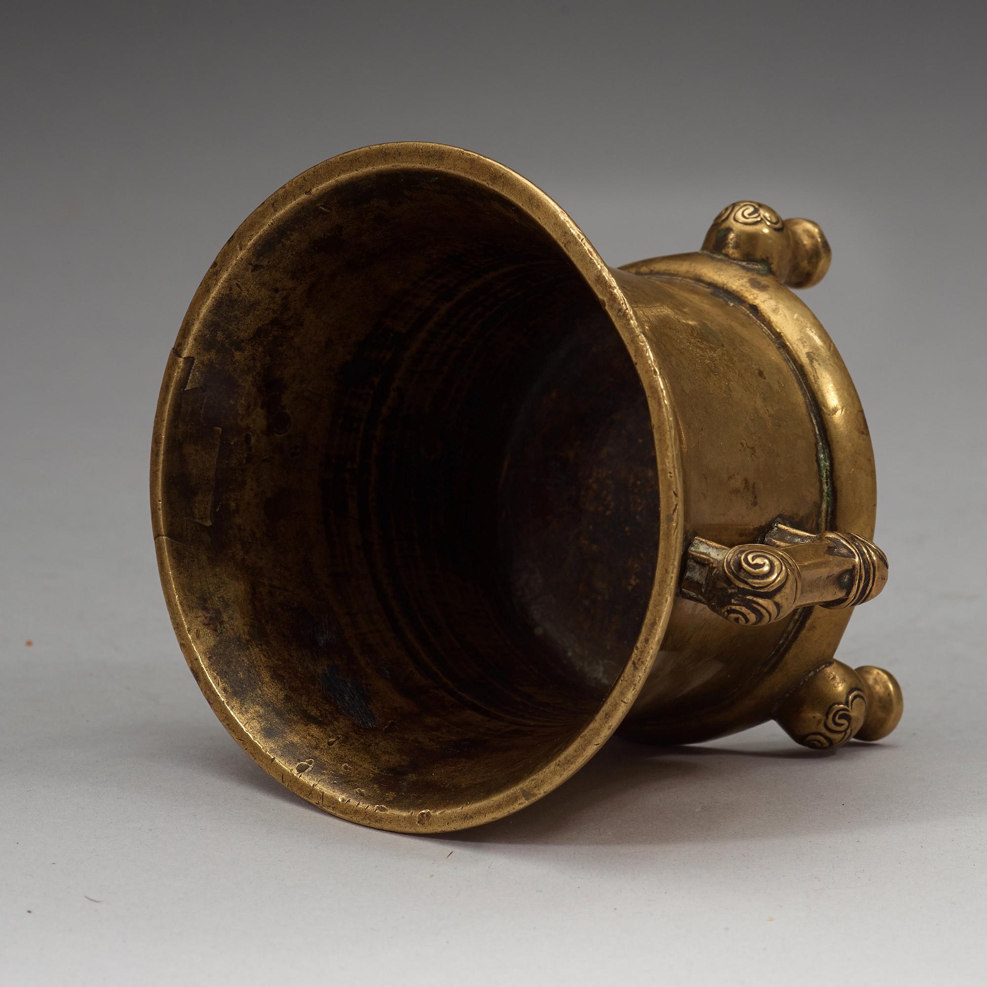 RÖKELSEKAR, kopparlegering. Qingdynastin, troligen 1700-tal med Xuandes sex karaktärers märke.