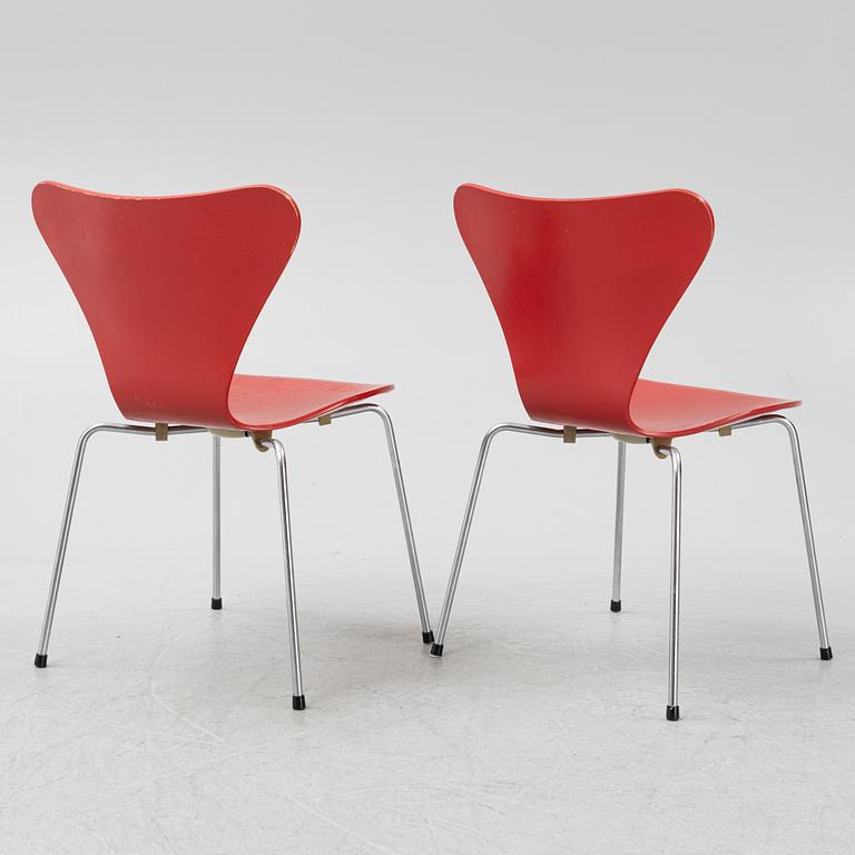 Arne Jacobsen, five red 'Series 7' chairs, Fritz Hansen, Denmark, 1972.