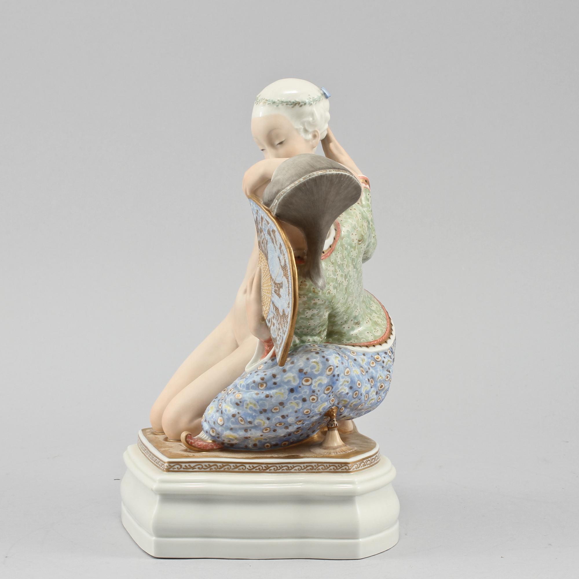FIGURIN, porslin, Gerhard Henning, Royal Copenhagen, omkring 1900-talets mitt.