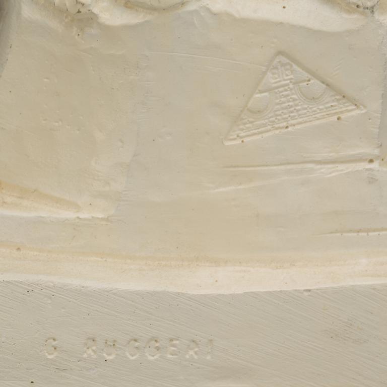 SKULPTUR, gjutmassa, signerad "G Ruggeri", 1900-talets andra hälft.