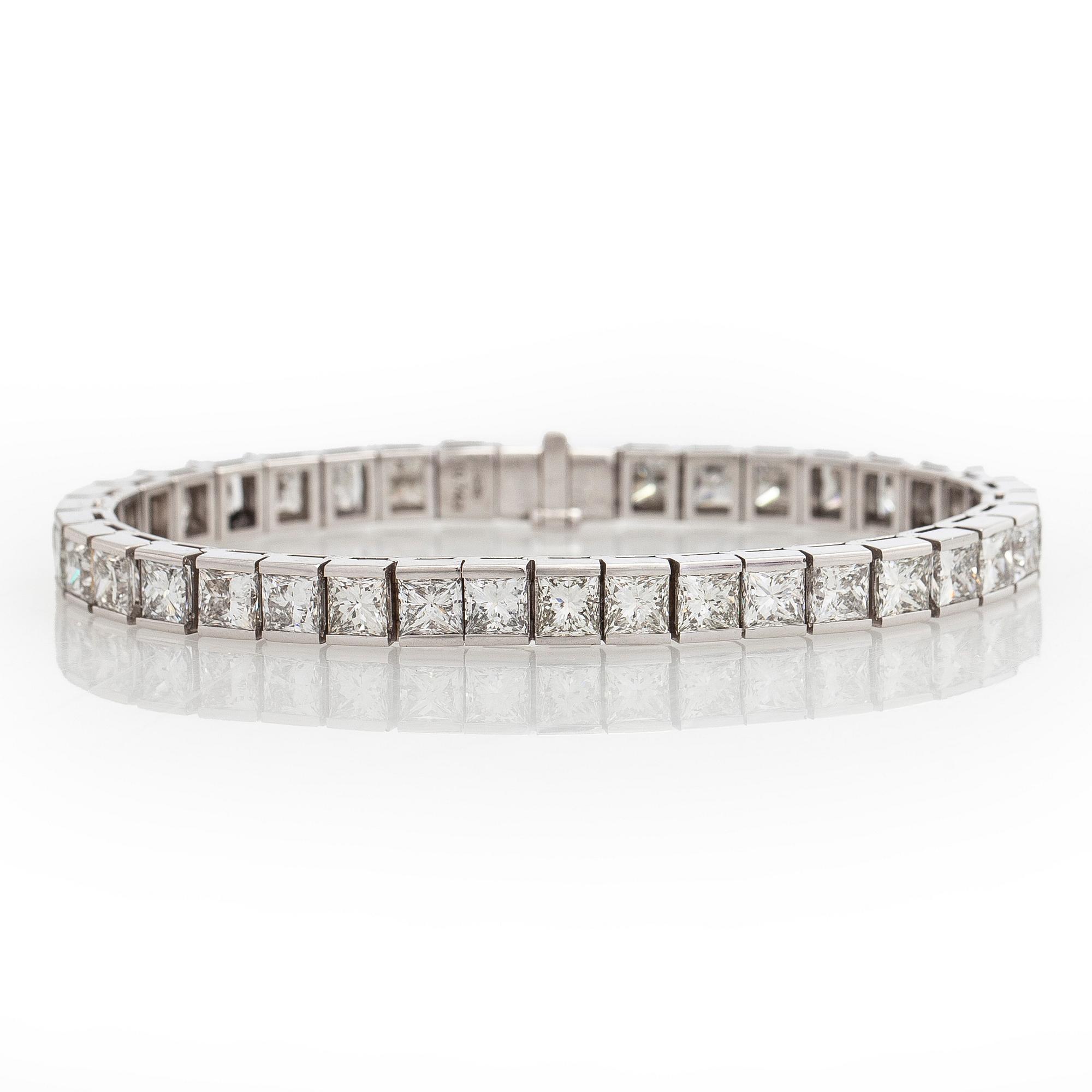 Tennis bracelet, princess cut diamonds c. 19.50 ct in total, 18K white gold.