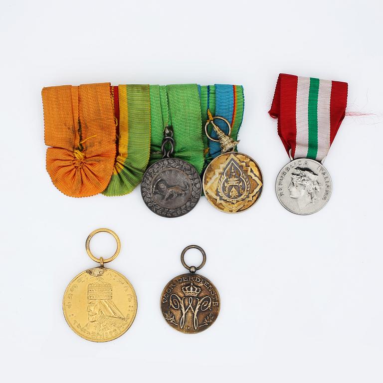 MEDALJER 5 st, delvis silver & guld.  Bl a Haile Selassie, Etiopien och Drottning Juliana. Guldvikt 18,5 gram.