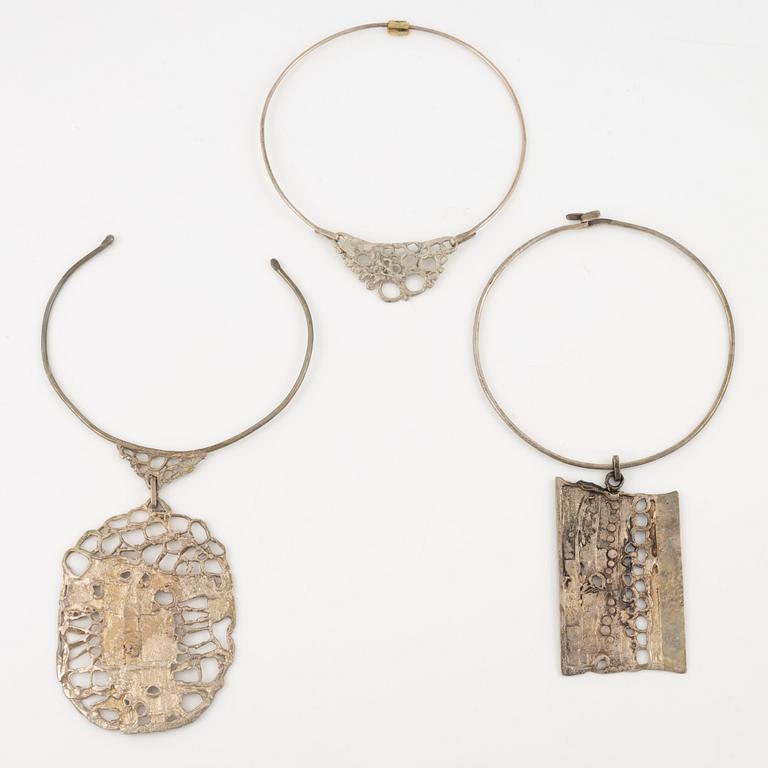 Lars Arby, tre collier, sterlingsilver, Göteborg 1975 och 1982.