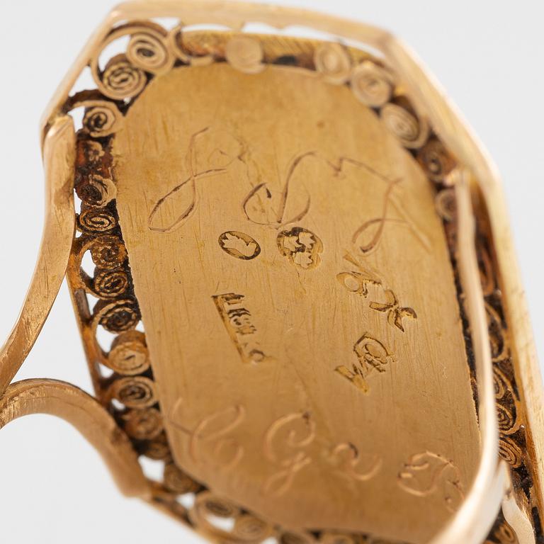 Ringar, 2 st, 18K guld, en sengustaviansk, år 1804.