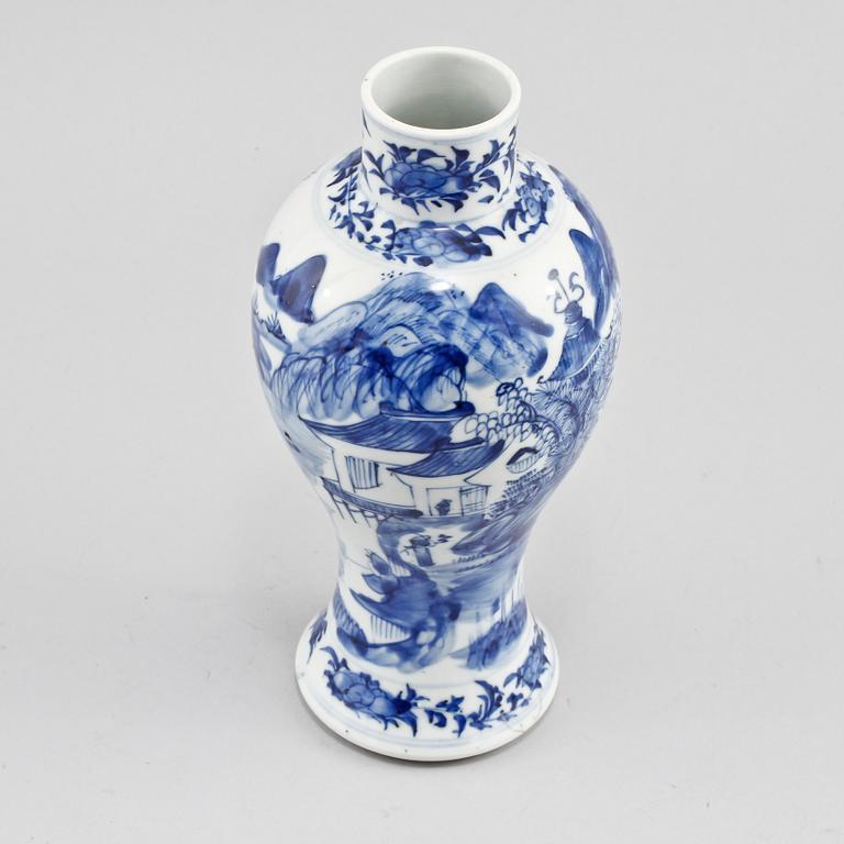 VAS, porslin, Kina, sekelskifte 1800/1900.