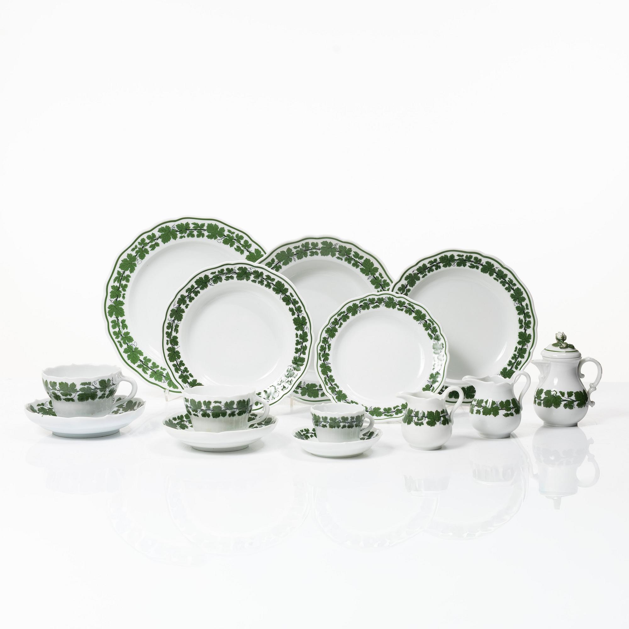 A 117 part service, Meissen, first half of the 20th century.