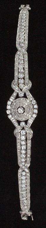 TIMANTTIRANNEKORU, platinaa sekä timantteja. Kok. paino n. 28,6 gr.